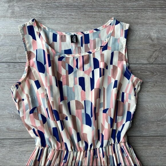 Ciros Korean Made  Breezy Geometric Sleeveless Pleated MIDI Dress - Picture 6 of 16